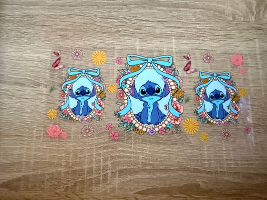 Mirror with bow